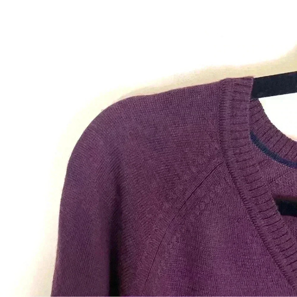 NWT G.H Bass Maroon V-Neck 100% Wool Ribbed Cuff & Hem Lightweight Sweater XL - Picture 6 of 11